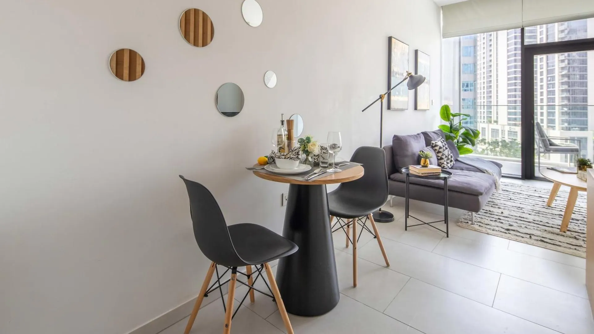 Frank Porter - Marquise Square Apartment Dubai United Arab Emirates