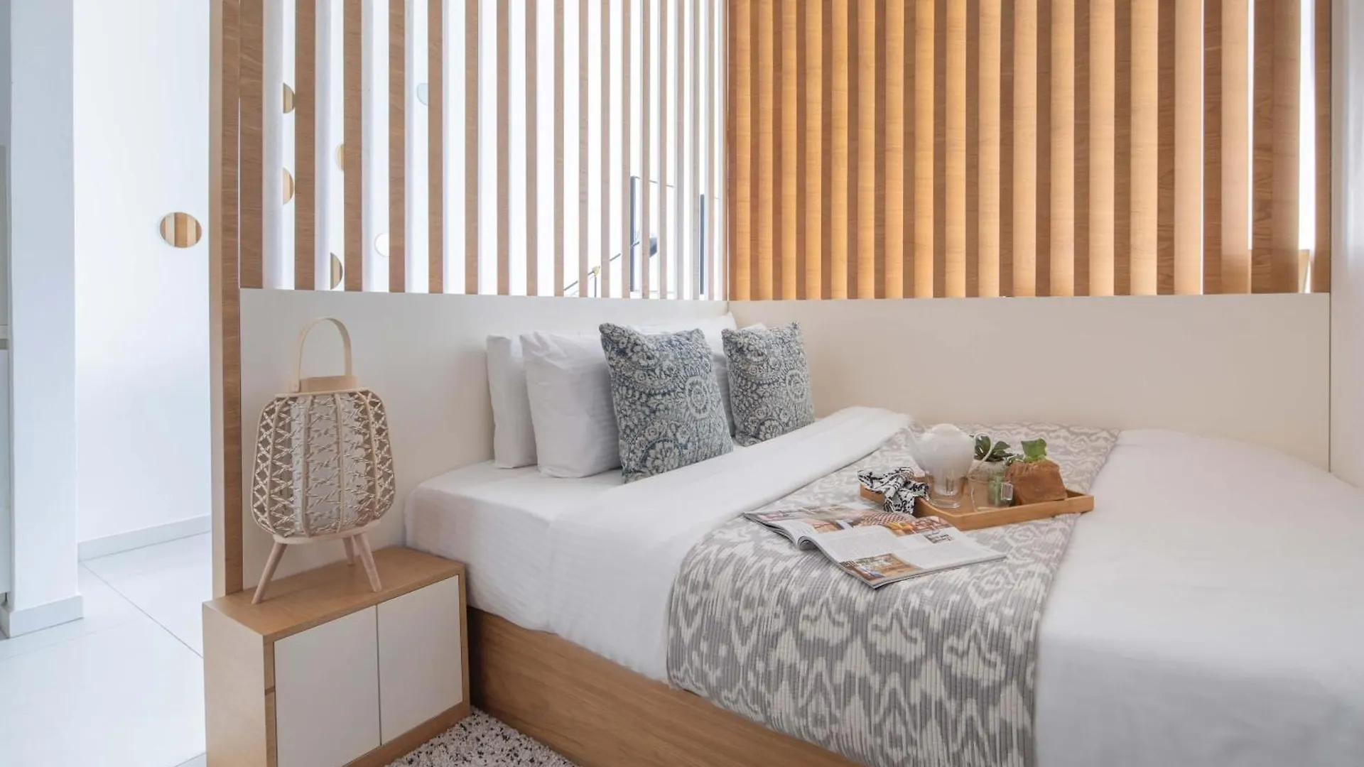 Frank Porter - Marquise Square Apartment Dubai